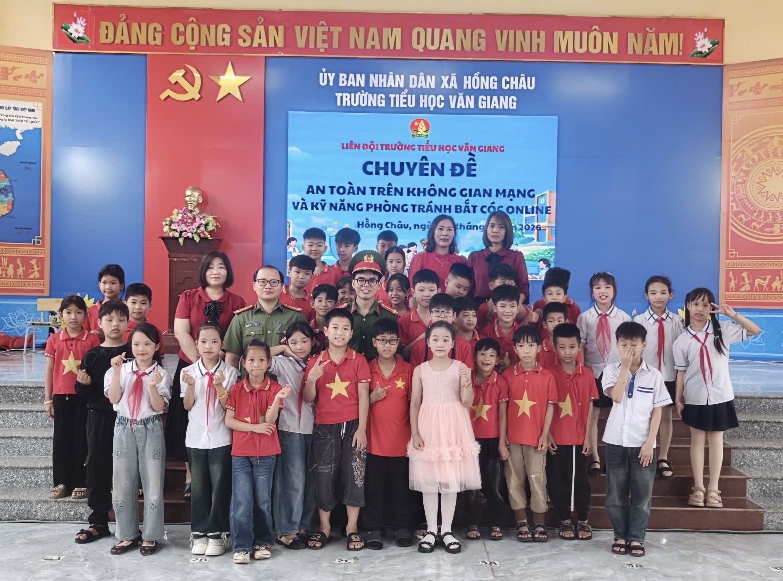 Công an xã Hồng Châu phối hợp tuyên truyền kỹ năng an toàn trên không gian mạng và phòng chống 